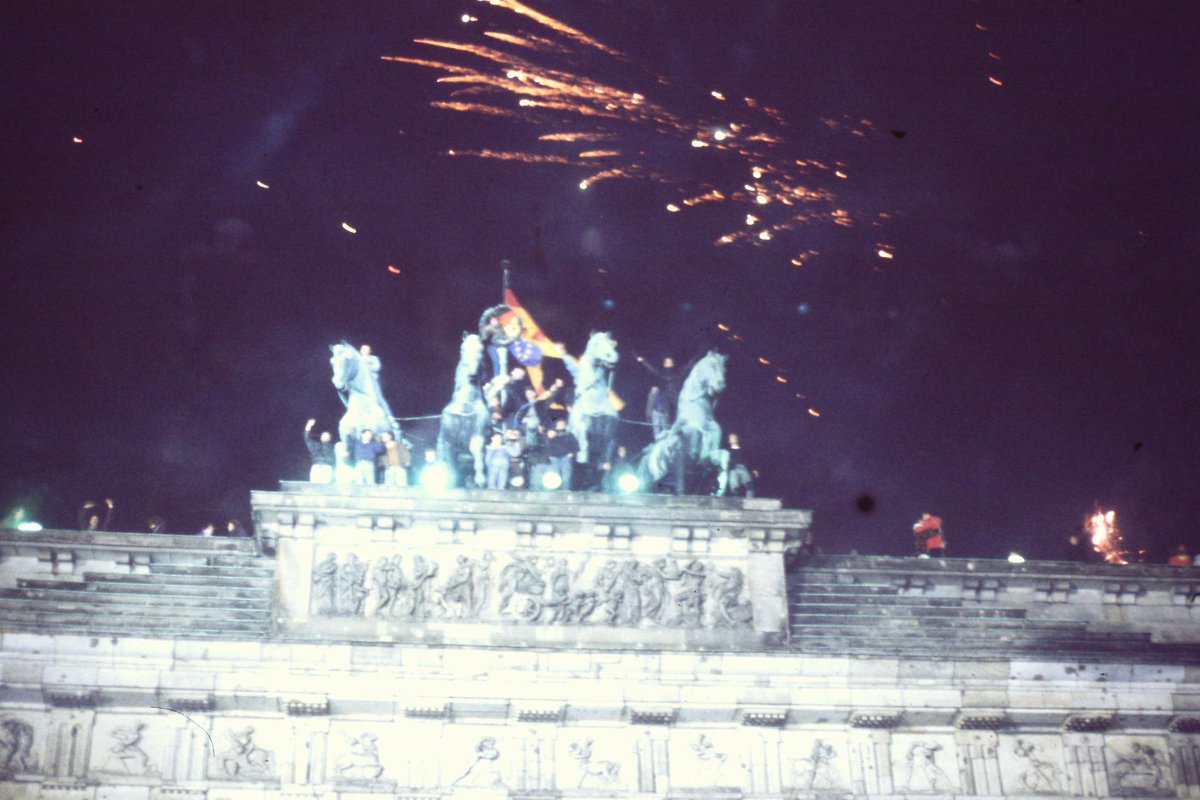huettemann's tweet photo. 25 years ago: my big New Year's celebration at the Brandenburg Gate #wallfall25 - example for all existing walls 2015 http://t.co/q09NfFRTN5