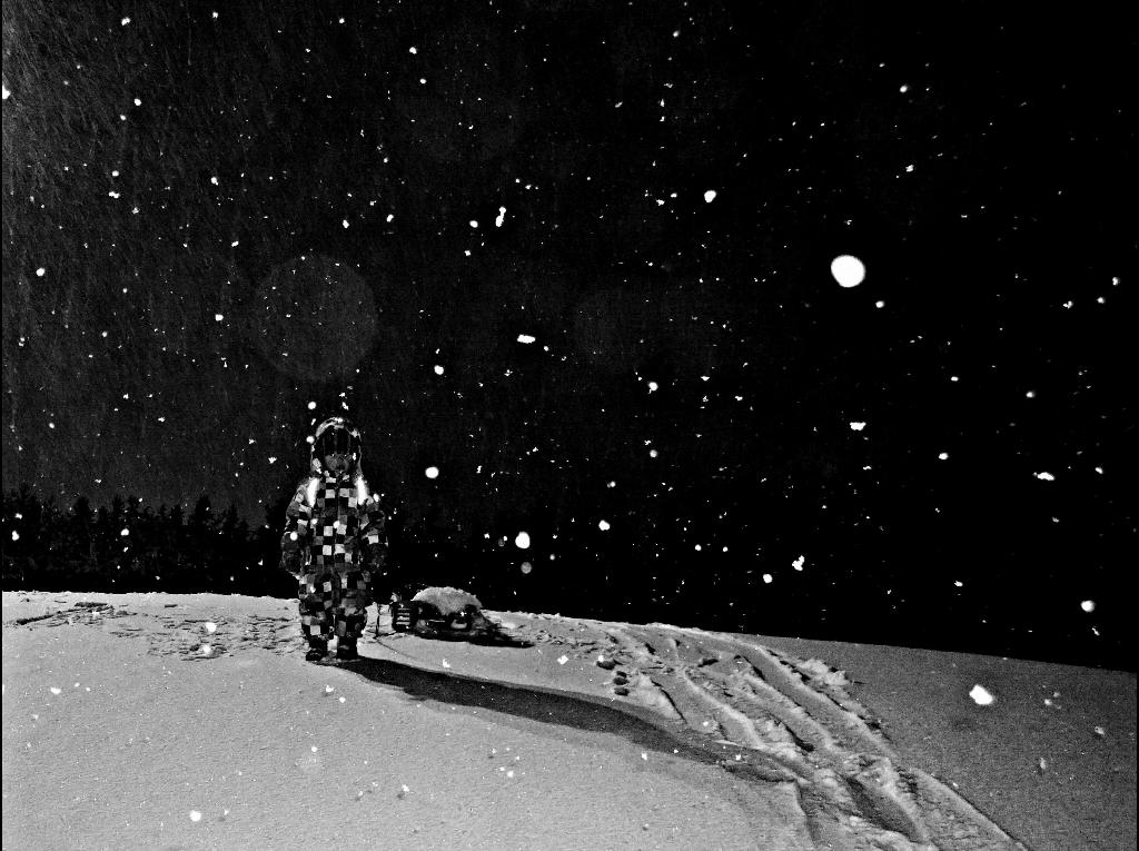 ArjaFilen's tweet photo. My own #lepetitprince and the magic of snow. http://t.co/VQTBPBEA9k