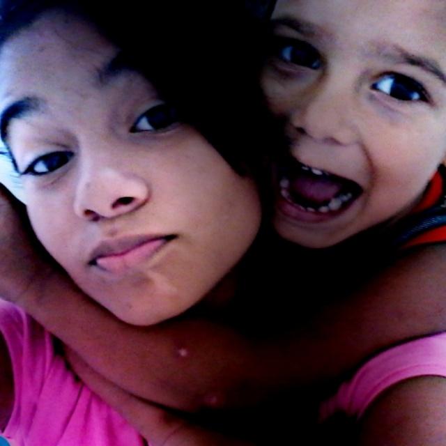silva_binna's tweet photo. Mõzamuor meeu 😍
-Amiiga ☺
-Irmã ❤
-Eu Sua Glandona 💋
-vooçê minha Pekenã 👉👈💓
#Amor maior do qee esse nãão Há 💎💜 http://t.co/ZYwbCSlAWD