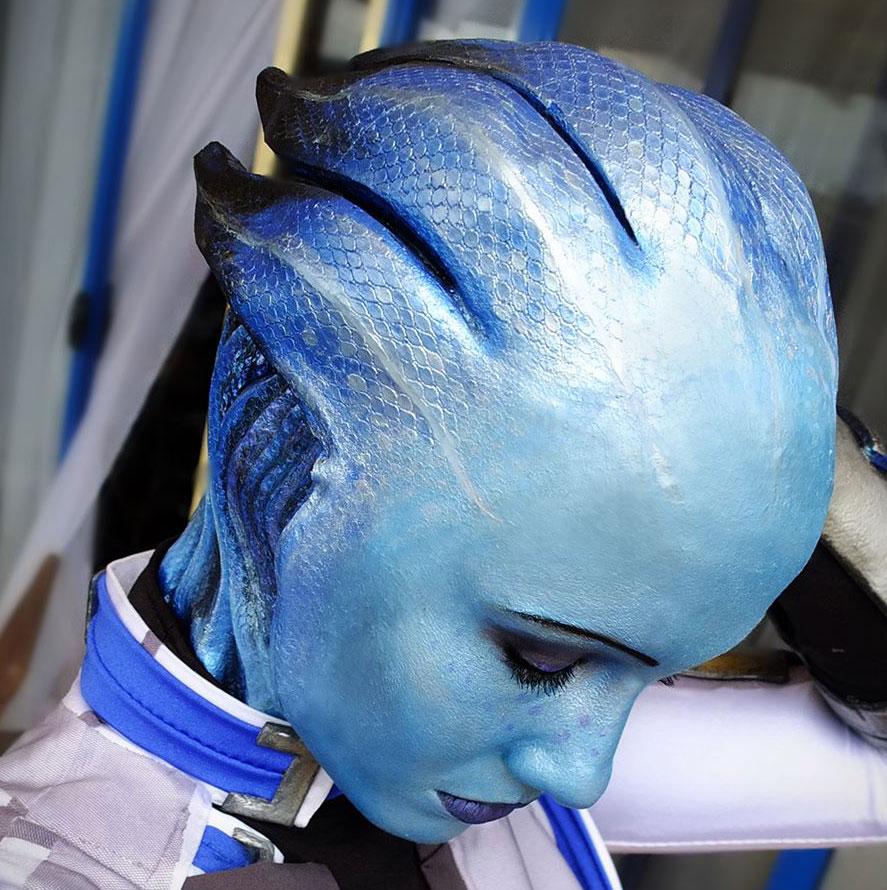 Kotaku's tweet photo. Mass Effect cosplay so good you'll think it's from a movie http://t.co/X7pfeLrqmo http://t.co/E8WCY8i4Uh