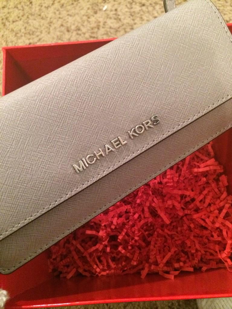_angelicaceline's tweet photo. I was in LA for Christmas & I come back & Erick gets me this 😍😭 #MKwallet http://t.co/lwz4UCemp0