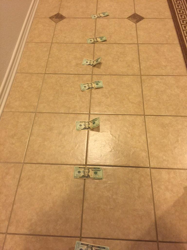 _andieeee's tweet image. My brother always leaves a surprise for me . 
😍🙌❤️