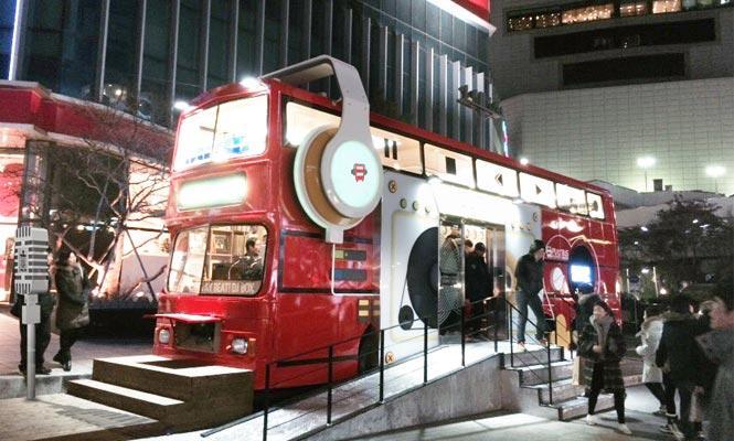 theseoulvillage's tweet photo. Hop on #Sinchon Play Bus on #Yonseiro: double-decker won't move, but you will, to old tunes
http://t.co/DZJxSbONkO http://t.co/rNlgp4P4Fm