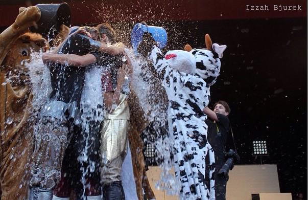 TheFooo_JP's tweet photo. 8月には2回目のライブ #FoooVertigo を行ないました。その時にIceBacketChallengeもやっていましたよ!#Fooo2014TB http://t.co/FkC1T0A9Rn