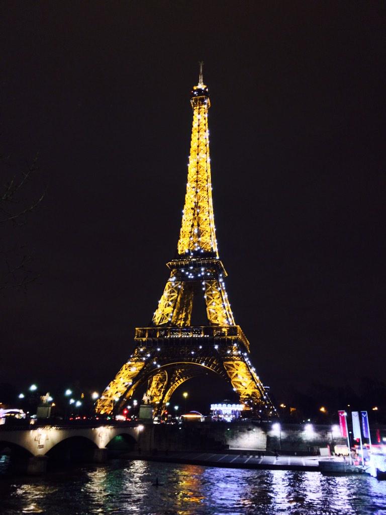 J_AdoreParis's tweet photo. Tour Eiffel, Paris.
http://t.co/QM5ugL2ntU http://t.co/cnWkSQgATC