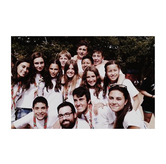 candelaalvarezg's tweet photo. Perrfecta ultiima cena scoutt chiicos🙈👌como siempre, dando la nota💞💎 #Peernia #Mariio #Iñiigo #Caarla http://t.co/ASH8684vl1
