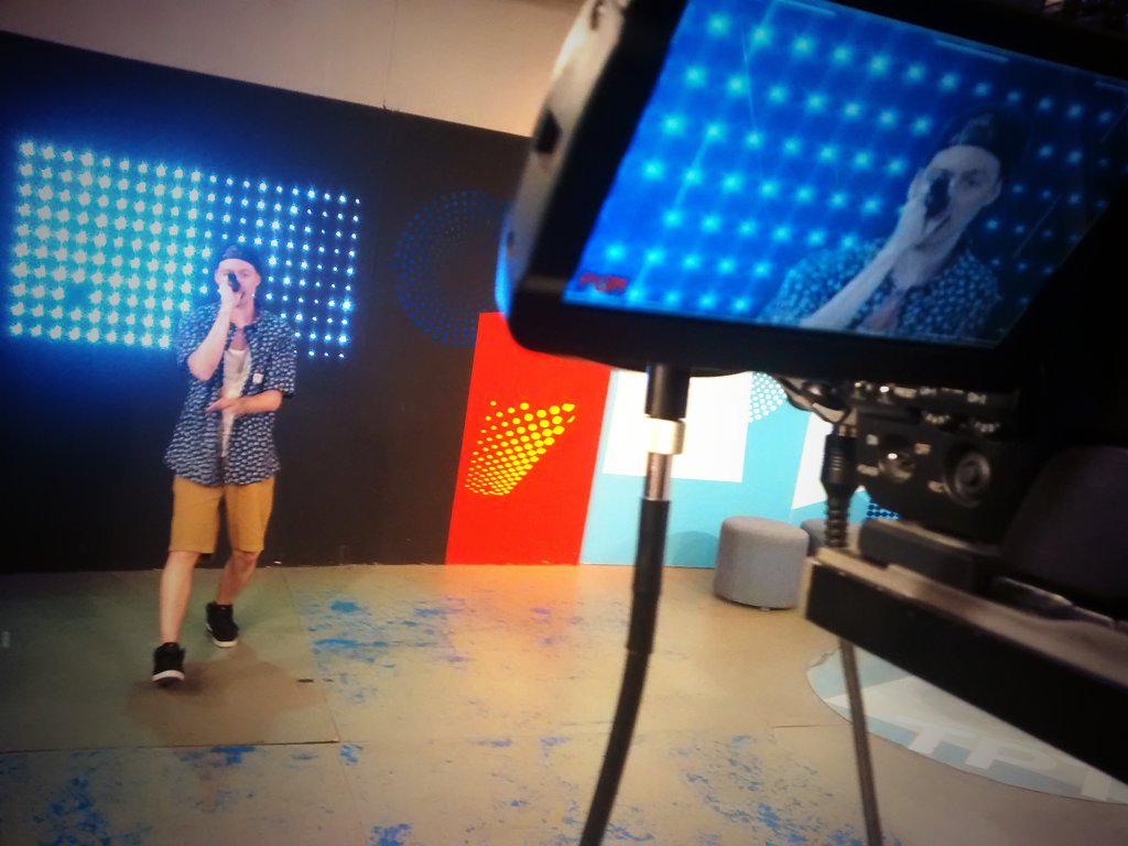 Niiqo_F's tweet photo. @emanero paso por @TPTCN23 y nos presento su nuevo trabajo #Tres http://t.co/kDBQHHDlax