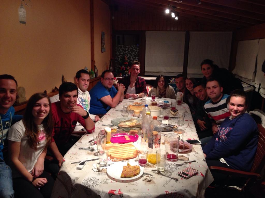 NataliaDiazz23's tweet photo. Buena cena de despedida del año con buenos amigos!!!!😋 http://t.co/qs3ZXTG2MF