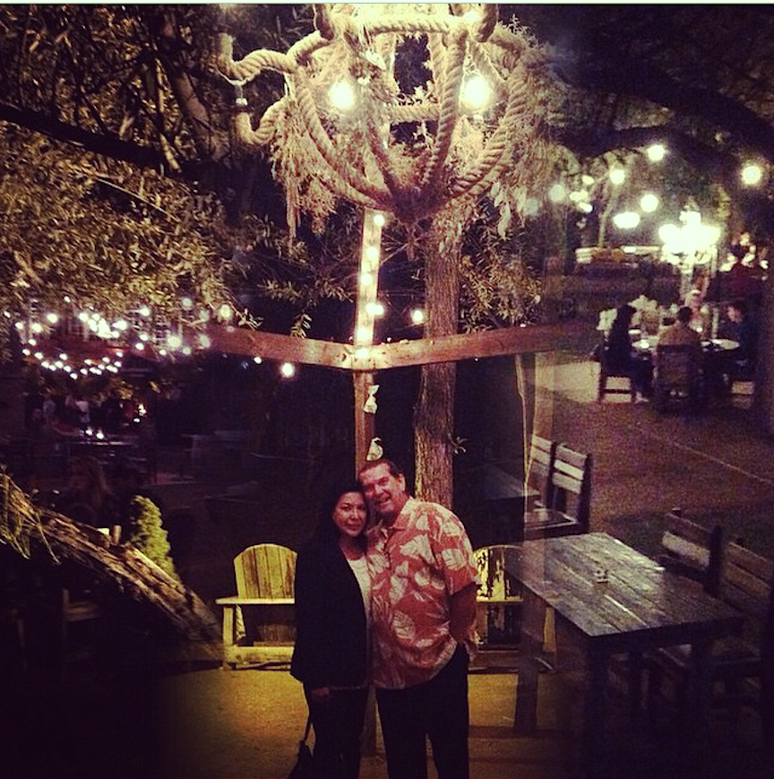 The_Malibu_Cafe's tweet photo. Light your night with chandeliers that hang from trees and a drink menu that won't quit #restaurantwonderland #malibu http://t.co/P8xbOAw0Nj