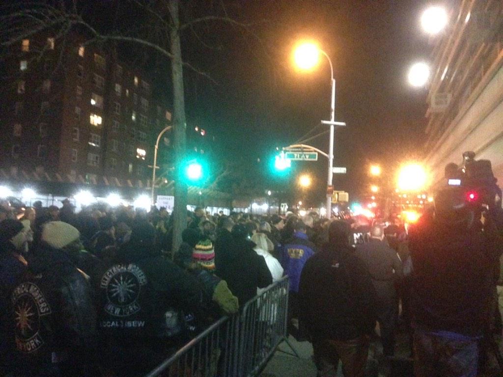 NYPD103Pct's tweet photo. Great show up. PBQS Community Councils-Vigil #107Pct #103pct #105pct #102pct #100pct #101pct #106Pct #113pct #jamaica http://t.co/P0kEQCKpZ8