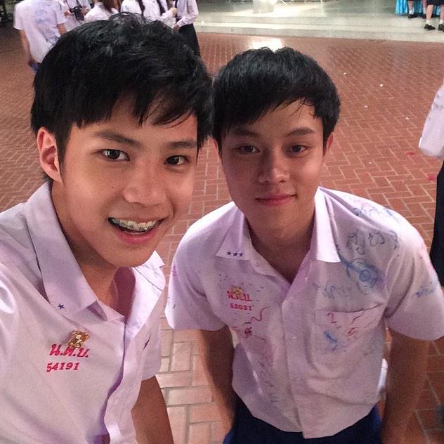 แฮปปี้แฮปปี้เบิร์ดเดย์ นะพี่ชาย รูปเก่านำมาเล่าใหม่ เฮงๆ รวยๆ หล่อ สวยๆ ขึ้นเรื่อยๆ น๊าาา😘 (cr:bank_thiti)