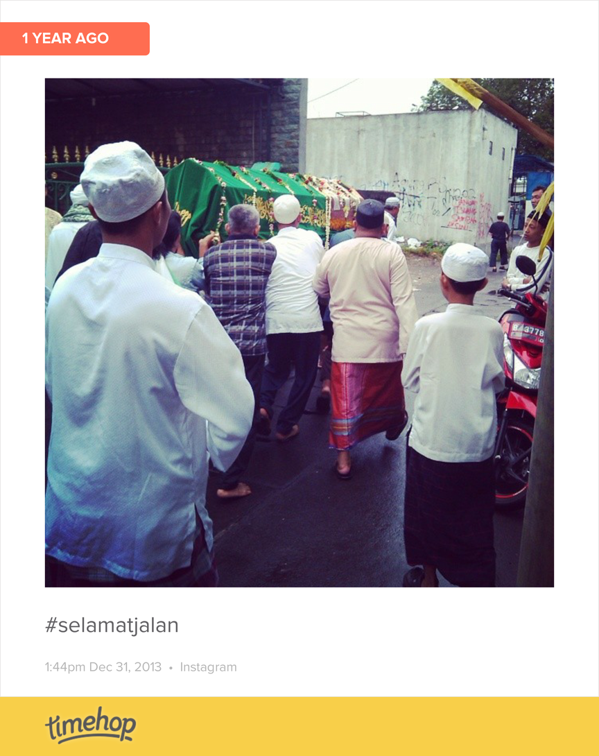 yuzziyuz's tweet photo. gak terasa udah 1 tahun.. 👨❤ http://t.co/GbT3T8i8Xs http://t.co/Np4j15wwse