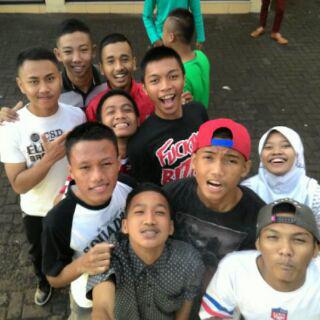 Sepatu_Stemba's tweet photo. Mandek rumah makan rak mangan malah selfie
#XITP1ROADTOJOGJA http://t.co/8lC0zfEYlD