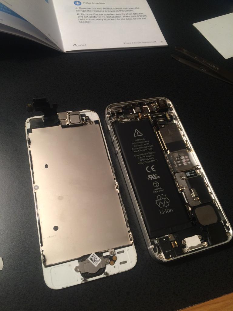 JoshRiley96's tweet photo. Just spent 2 hours fixing my screen. But my phone is like brand new now. Sending my resume to the geek squad soon. http://t.co/nhJUPf9PN5