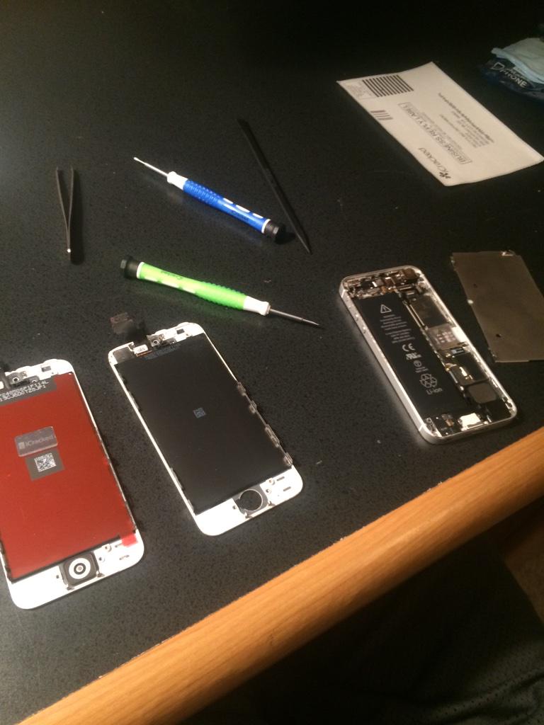 JoshRiley96's tweet photo. Just spent 2 hours fixing my screen. But my phone is like brand new now. Sending my resume to the geek squad soon. http://t.co/nhJUPf9PN5