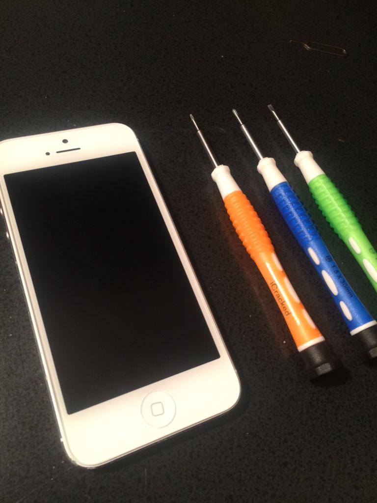 JoshRiley96's tweet photo. Just spent 2 hours fixing my screen. But my phone is like brand new now. Sending my resume to the geek squad soon. http://t.co/nhJUPf9PN5