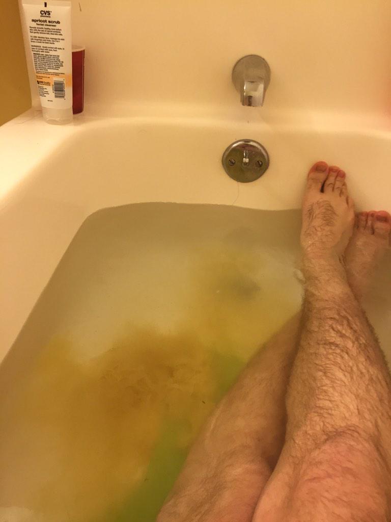 faguettte's tweet photo. I love the new chicken flavored bath bomb 😍😍 http://t.co/rggQPZ4q8d