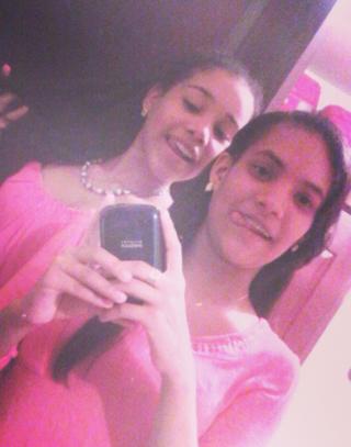 Arletty_Muahh's tweet photo. Con mi prima bella @daihandry http://t.co/Irhaz2IaZ4