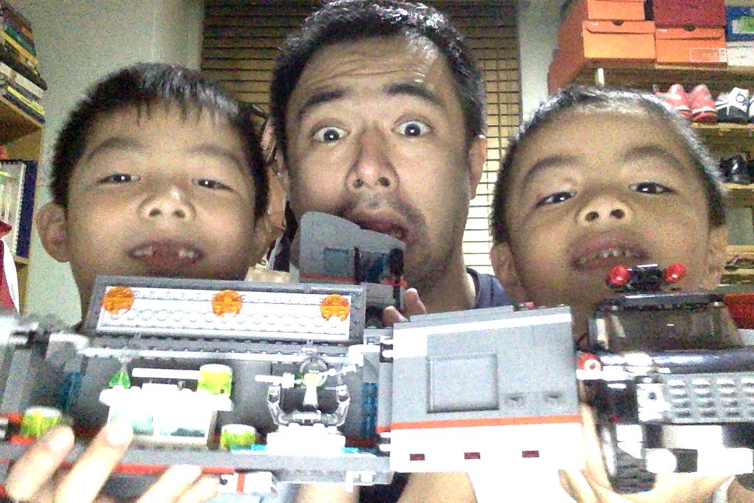 LA_Mumar's tweet photo. I hate LEGO's.  I love my Boys. 2 hours to complete this NInja Set Lego's. #teammumar  #Daddydelight http://t.co/3IEUuZrziD