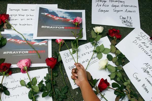 DionRasidy's tweet photo. PrayFor QZ8501 http://t.co/uLQjHDdRAz