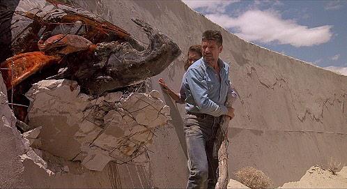 Happy birthday Fred Ward! Here he is in TREMORS, dealing with a slight pest control problem!  