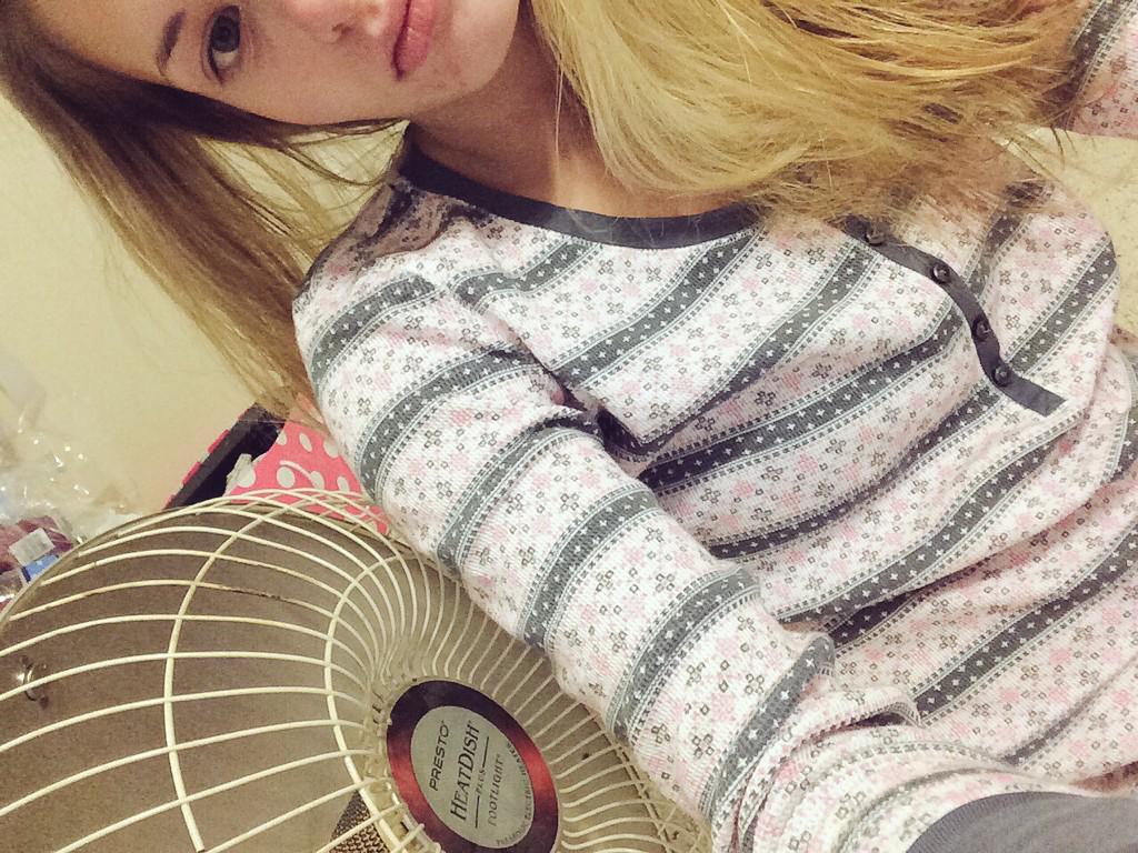 carodonoo's tweet photo. thank u heat dish for keeping me warm in this artic tundra #tyhd http://t.co/VhMOrMfYfN
