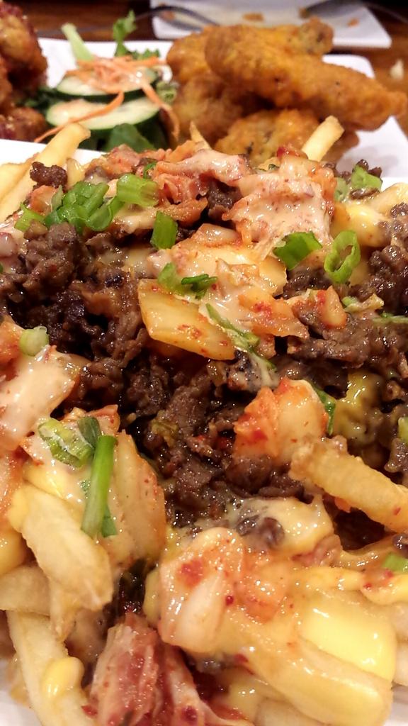 valerieeeeB's tweet photo. KBBQ fries? Whaaaat? #FarEastJoint #baeventures http://t.co/EKCzanosJW