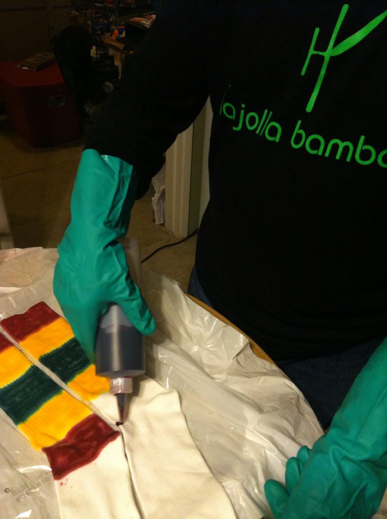 BambooSocks's tweet photo. Hand dying #RastaSocks.
#BambooSocks http://t.co/QNETf1iZjh