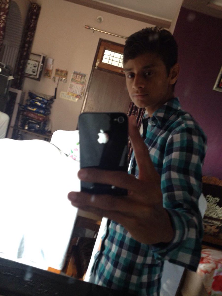Meena766's tweet photo. Im waiting for new phones http://t.co/809yjCB1WZ