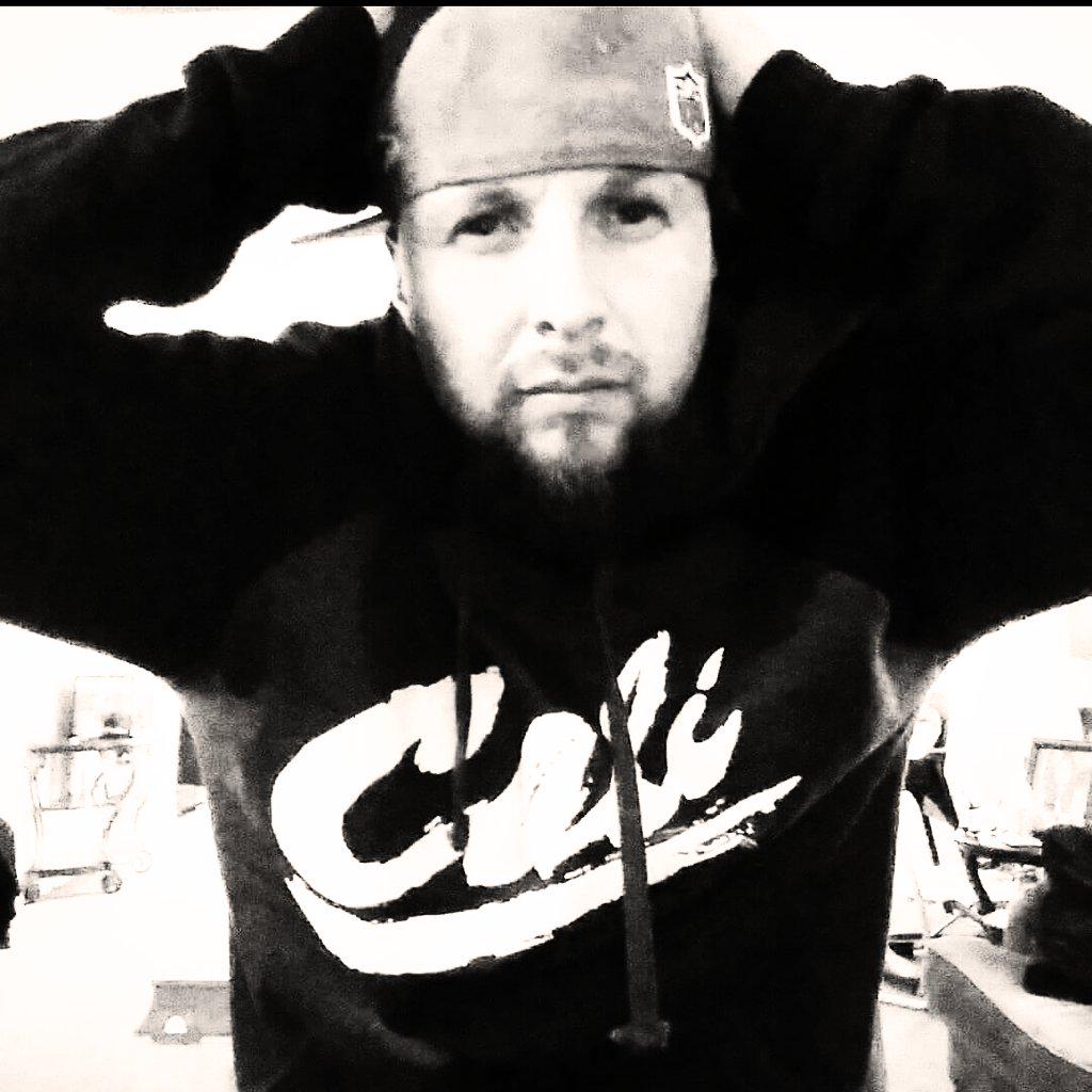 CAVEMAN_TOMMY909 tweet media