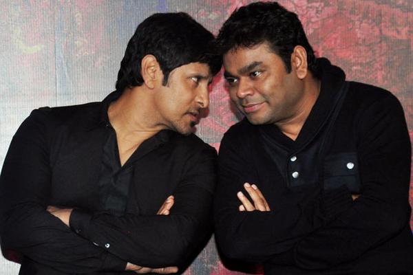 manasvinigopal's tweet photo. That kanla thanni moment when you see your favourites in the same pic ! #phew #cannotexplain #Chiyaan #ARR _/\_ http://t.co/TQzxUMc6PN
