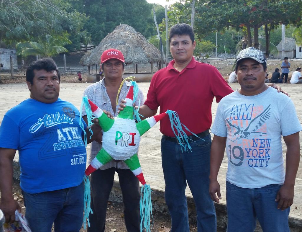 temosqui73's tweet photo. Con líderes de #PozoPirata #JMMQROO visita de cortesía para fortalecer la estructura del #ACTIVISMOPRI @raymundoking http://t.co/ivXbzGbJnD