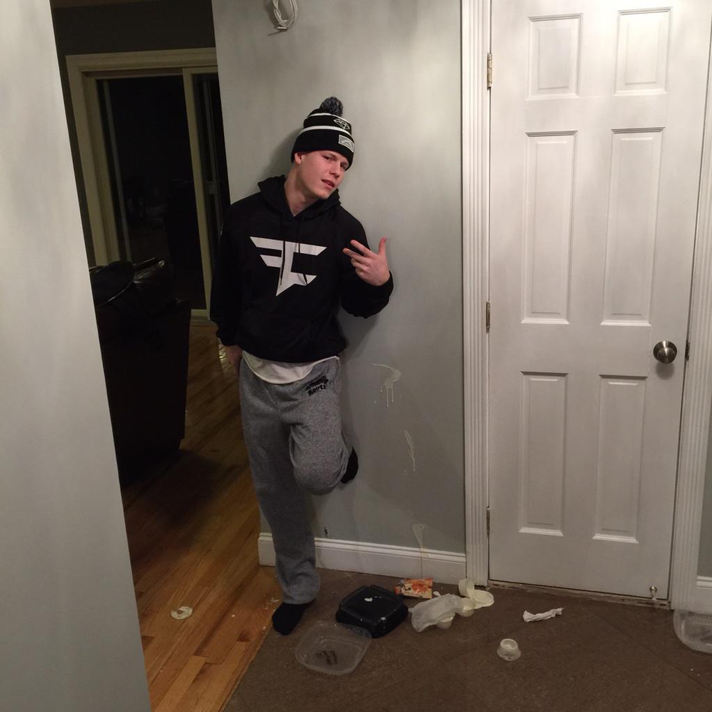 Banks's tweet image. I'm not even gunna clean it up, shit looks fresh