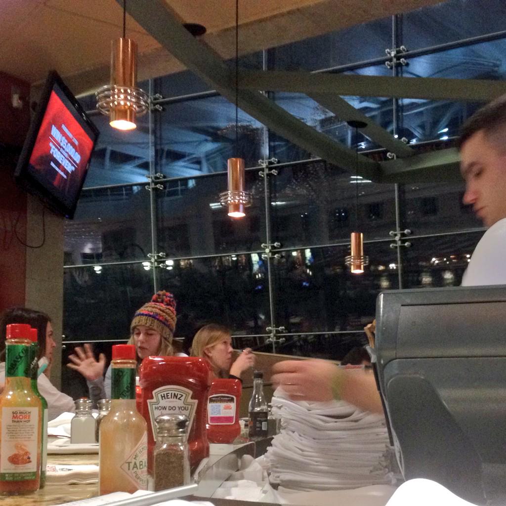 ctfallen's tweet image. So much for a sunset dinner at Anthony's. #ohwell @alaskaair did their best! #thingsbreak #snowballflight 611