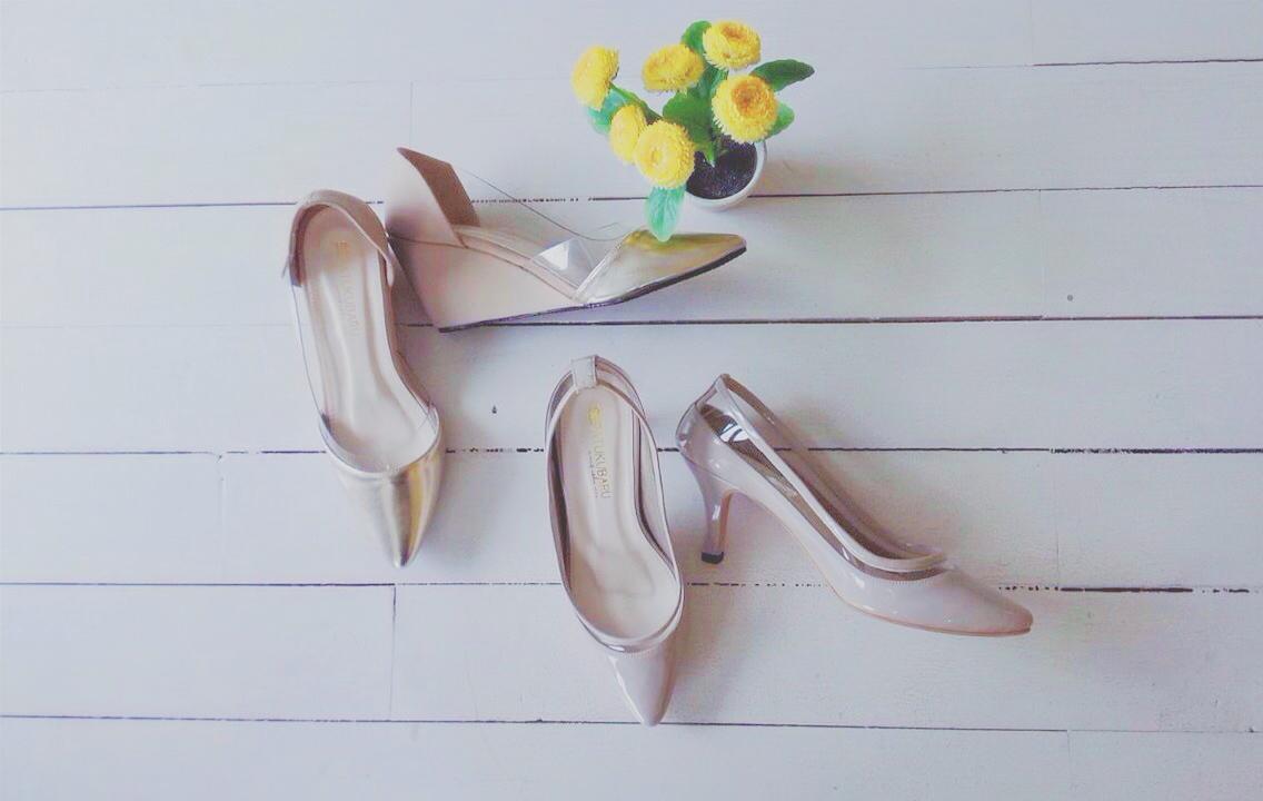 Girls, yang masih bingung pake baju dan sepatu apa untuk malam tahun baru nanti ,go visit #WhimseyStore Bintaro!