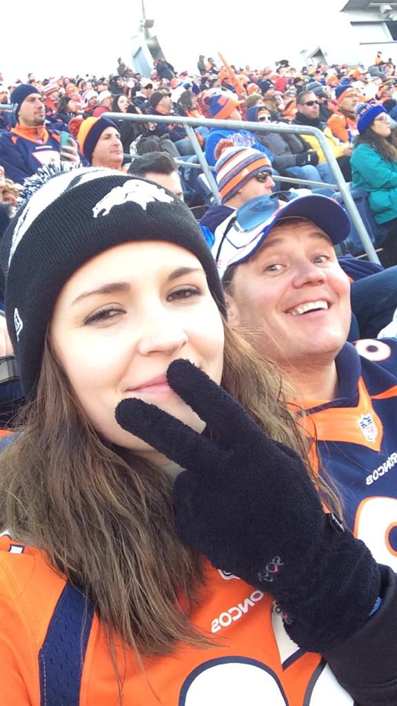 haileyyvaldezz's tweet photo. We have too much fun in BRONCO SEASON 🐴🍻 http://t.co/ZI1z6cnOmh