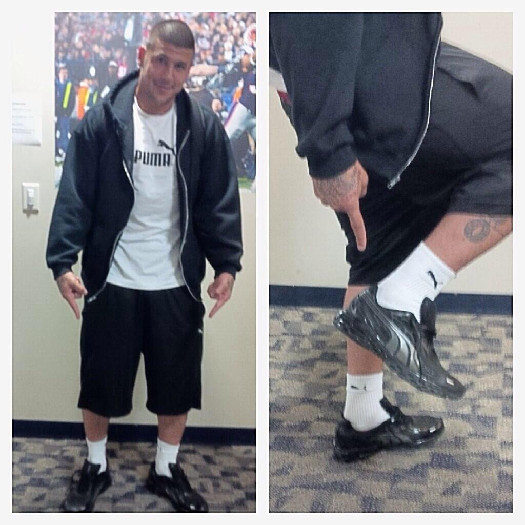 big_peezus's tweet photo. When u get new shoes http://t.co/6RAgKfqje0