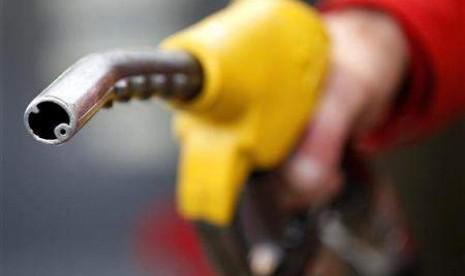 Mulai Pukul 00.00 Harga Premium Turun Jadi Rp 7.600/Liter bit.ly/1xfjOAT