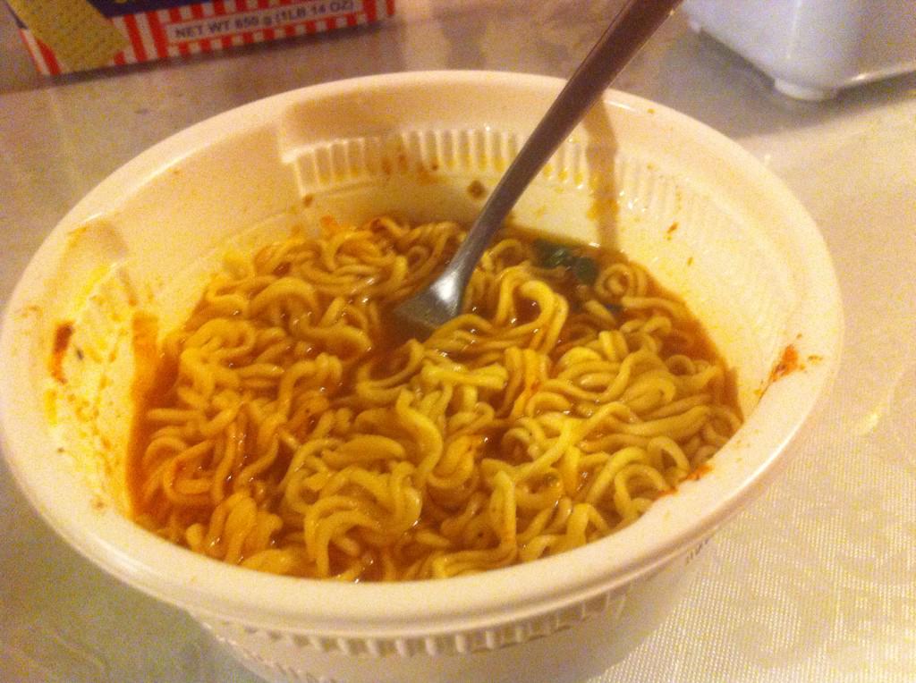 Rolyjjr's tweet photo. Since it's so cold outside I prefer this for dinner🍜 #kimchibowl http://t.co/aDwlJQCN41