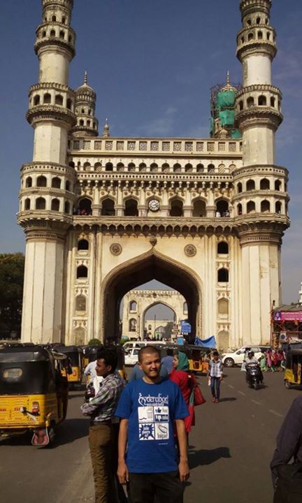 whozhigh's tweet photo. Hyderabadi tee clicked just at right location! http://t.co/ykYQcGMGoR