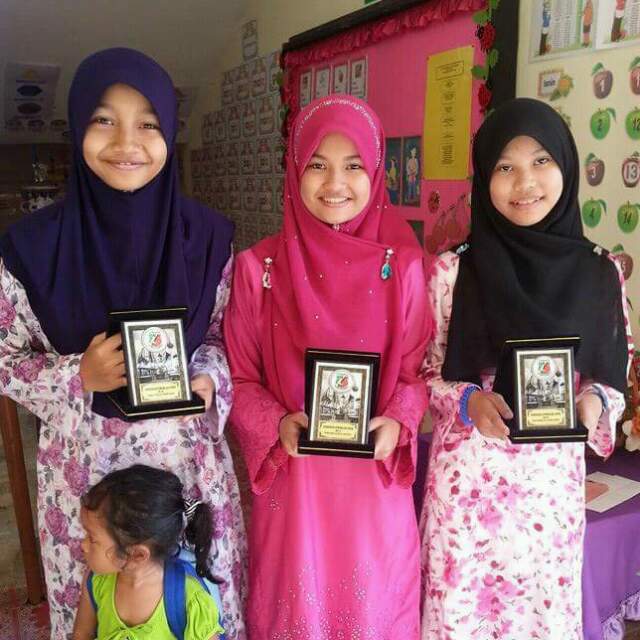 AnisAqilah53's tweet image. #3org murid perempuan tlah mndapat keputusan yg cmerlang dlm peperiksaan upsr (5A) pada thun 2012! Thniah!!
#tb