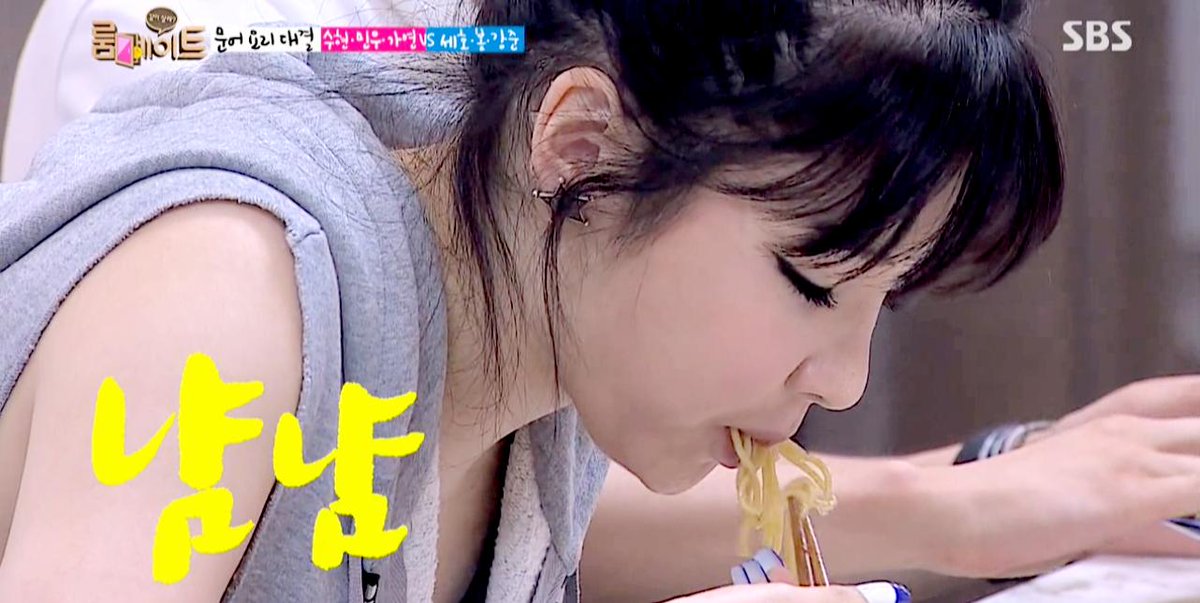 pyopeasant's tweet photo. PARK BOM (@haroobomkum) APPRECIATION POST 6/14 : BOM MOKBANG http://t.co/lFw2AncC13