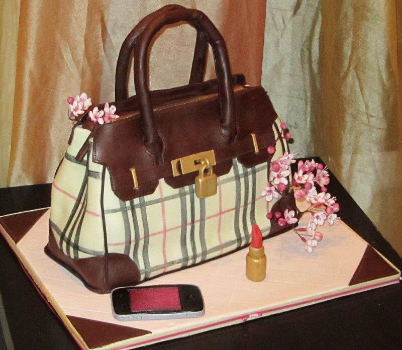 BakeryPics's tweet photo. Fashionable cakes! Almost to beautifull to eat... http://t.co/a94klctioh