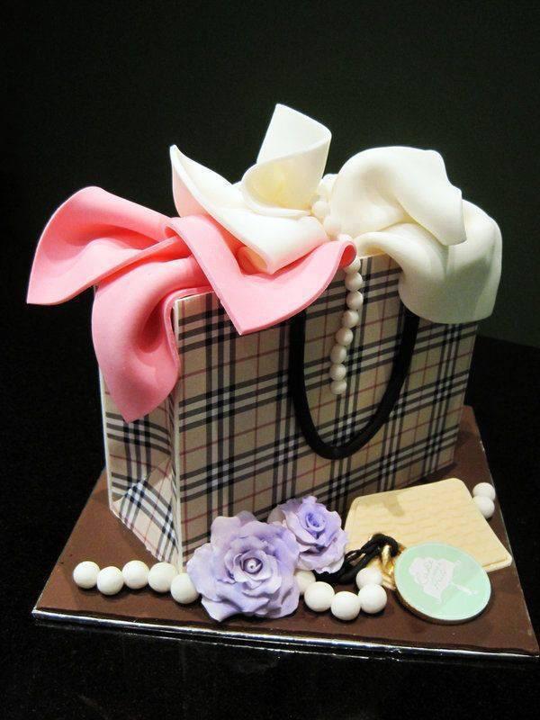BakeryPics's tweet photo. Fashionable cakes! Almost to beautifull to eat... http://t.co/nNxlhMqkpf
