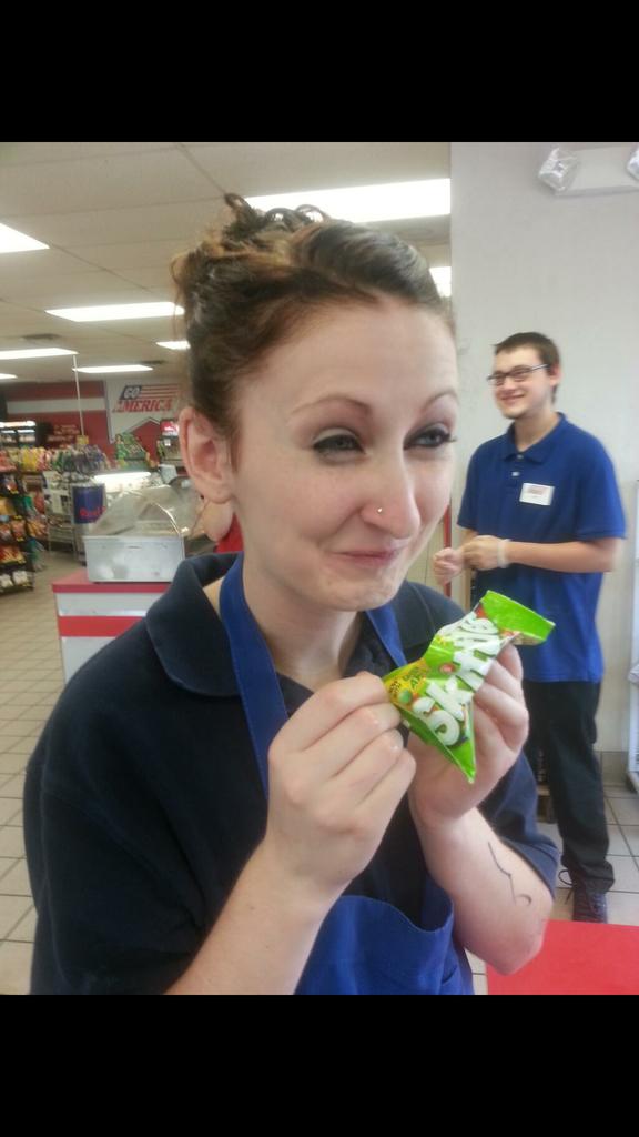 xmrowx's tweet photo. @hope_clinton Omg can we just take a second to remember this?!! 😂😂👍 http://t.co/vnHlfit6Zi