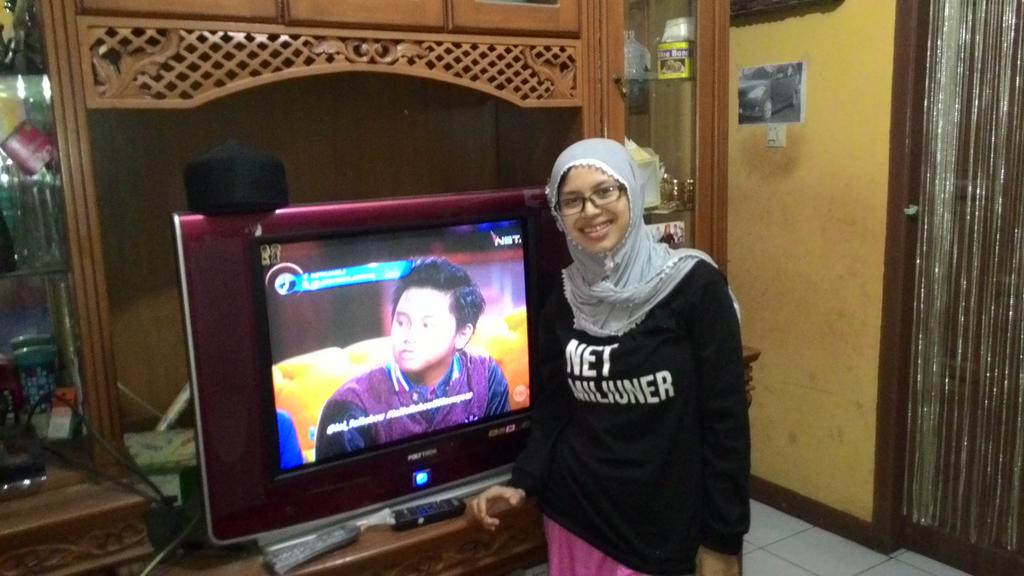 ochyGreen's tweet photo. Malam th baru ga usah kemana-mana, cukup nonton Ini Talkshow aja! #NETMILIUNER_3 http://t.co/wNPGPrp11g