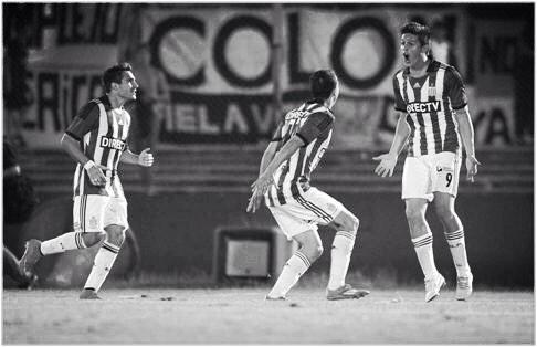 RevistaAnimals's tweet photo. #EDLP #El2014 El 22/10 eliminó a Peñarol en Uruguay y accedió a los Cuartos de la Copa. Hilario atajó 3 penales. http://t.co/K4BMohfOJc
