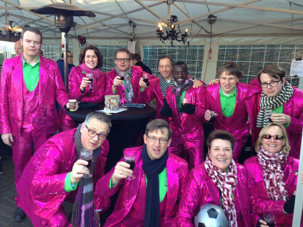 tspult's tweet photo. Het jaarlijkse carbid schieten in zutphen is begonnen. Met gluhwein!! http://t.co/LNfKiqDGky