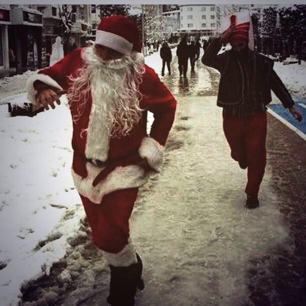 Bekliyoruz :)

"Her yer Taksim, hepimiz Noel Babayiz" demedi mı henuz kimse? 

Yeniçeriler meydanda