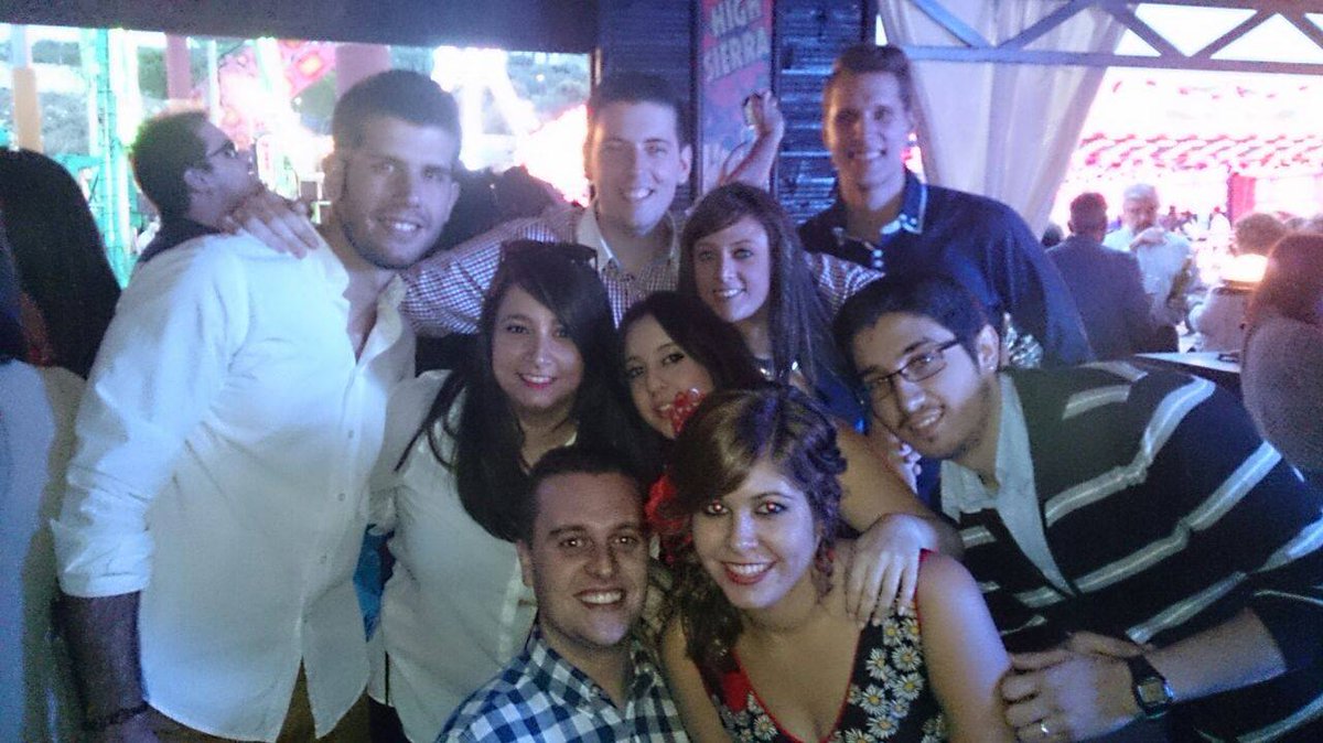 INMAMAKU's tweet photo. #LoMejorDel2014Fue @RouseMery91 @Fran4408 @ely_montesinos @SGnazaret @sanvibu @SGnazaret @Estefania_GLB Feliz año!! http://t.co/AxRhEoWKqu